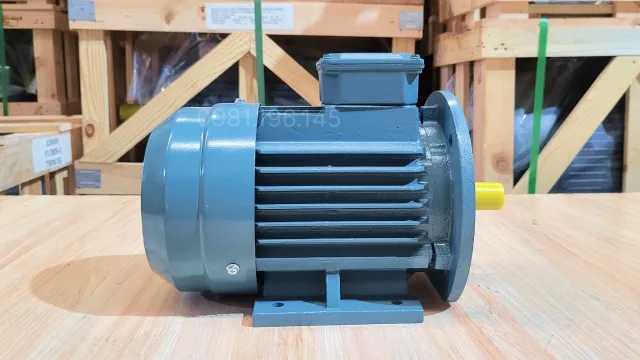 Góc trái của động cơ điện 3 pha 0.18kW 0.25Hp