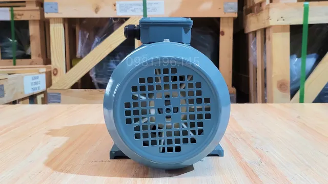 Phía sau của động cơ điện 3 pha 0.18kW 0.25Hp
