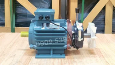 Góc bên phải của động cơ điện có phanh 0.37kW 0.5Hp