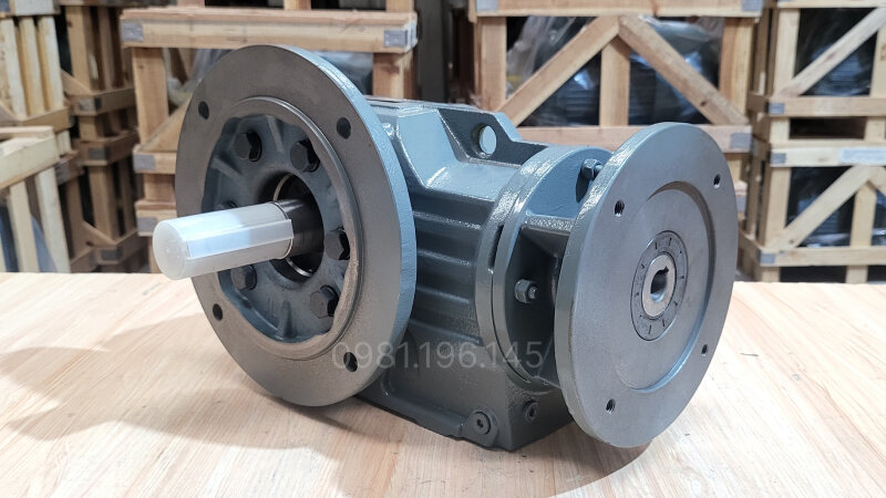 Tổng quan bên ngoài của hộp giảm tốc tải nặng trục vuông góc K 37kW 50Hp