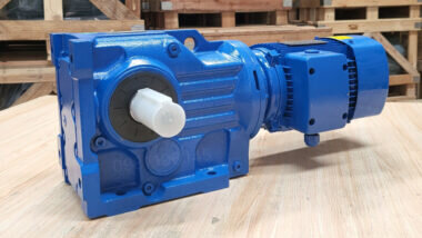 Motor giảm tốc tải nặng trục vuông góc K 11kW 15Hp