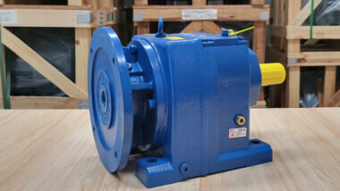 Hộp giảm tốc tải nặng trục thẳng R 2.2kW 3Hp