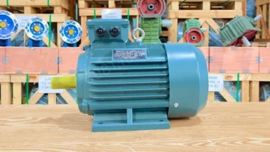 Góc bên phải của động cơ điện 3 pha 3.7kW 5Hp