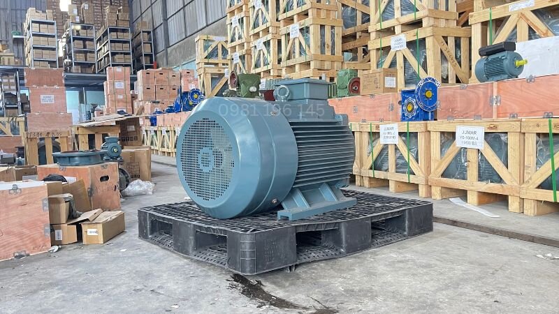 Động cơ điện trên 75kW là dòng motor công suất lớn, thường được ứng dụng trong các ngành công nghiệp nặng, và hệ thống quy mô lớn.