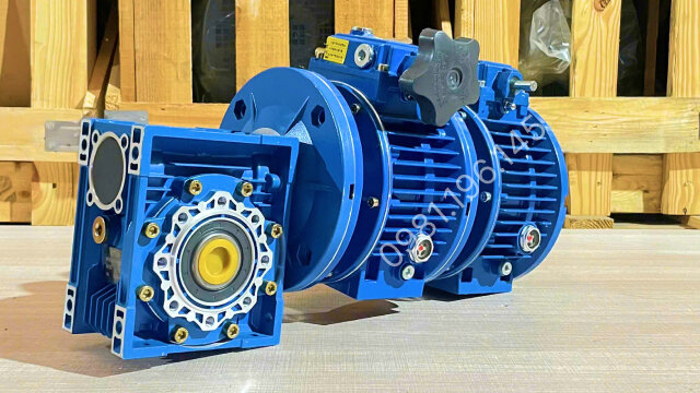 Hộp giảm tốc 3 cấp (2 UDL 0.8kW và 1 NMRV 63)