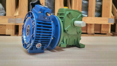 Hộp giảm tốc 2 cấp UDL 2.2kW - WPDA 120