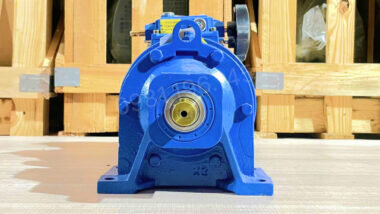 Hộp giảm tốc 3 cấp (2 UDL 2.2kW và 1 Cycloid X4)