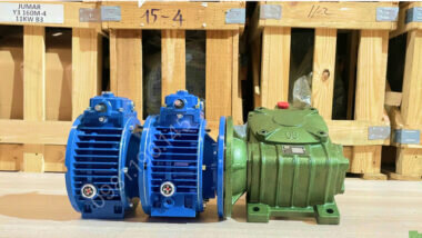 Hộp giảm tốc 3 cấp (2 UDL 2.2kW và 1 WPDX 120)
