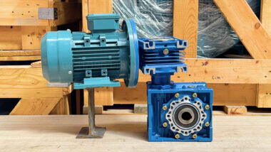 Motor giảm tốc 2 cấp NMRV 40 - 63