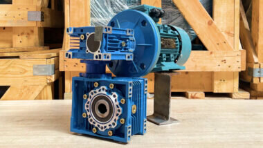 Motor giảm tốc 2 cấp NMRV 40 - 63