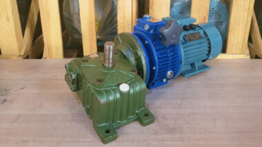 Motor giảm tốc 2 cấp UDL 0.37kW - WPDO 60