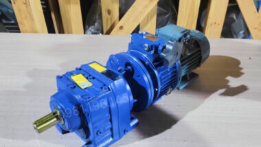 Motor giảm tốc 2 cấp UDL 0.37kW - R37