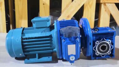 Motor giảm tốc 2 cấp UDL 0.8kW - NMRV 63