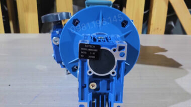 Motor giảm tốc 2 cấp UDL 0.8kW - NMRV 63