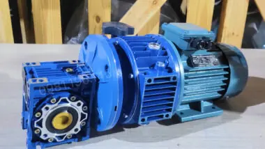 Motor giảm tốc 2 cấp UDL 0.37kW - NMRV 50