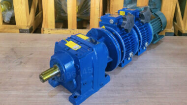 Motor giảm tốc 2 cấp UDL 1.5kW - R57