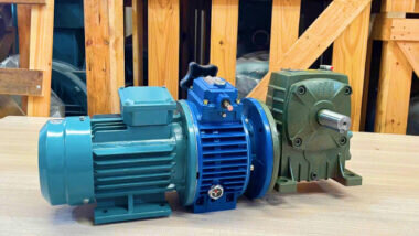 Motor giảm tốc 2 cấp UDL 0.8kW - WPDA 70