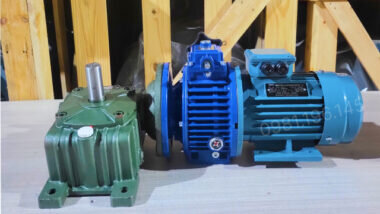 Motor giảm tốc 2 cấp UDL 0.8kW - WPDO 70