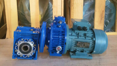 Motor giảm tốc 2 cấp UDL 2.2kW - NMRV 75