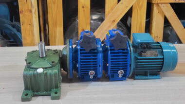Motor giảm tốc 2 cấp UDL 0.8kW - WPDO 70