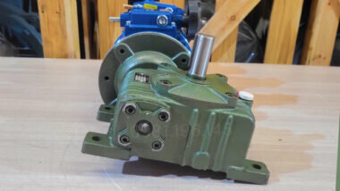 Motor giảm tốc 3 cấp (2 UDL 1.5kW và 1 WPDO 80)