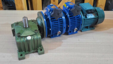 Motor giảm tốc 2 cấp UDL 0.8kW - WPDO 70
