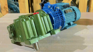 Motor giảm tốc 2 cấp UDL 2.2kW - WPDX 120