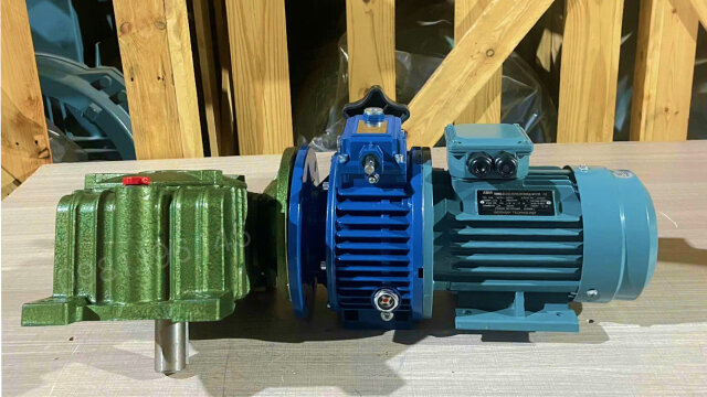 Motor giảm tốc 2 cấp UDL 2.2kW - WPDX 120