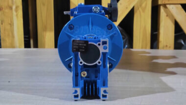 Motor giảm tốc 3 cấp (2 UDL 0.8kW và 1 NMRV 63)