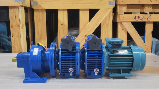 Motor giảm tốc 3 cấp (2 UDL 1.5kW và 1 Cycloid X3)