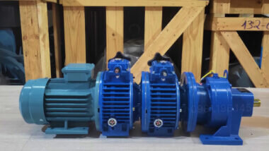 Motor giảm tốc 3 cấp (2 UDL 1.5kW và 1 Cycloid X3)