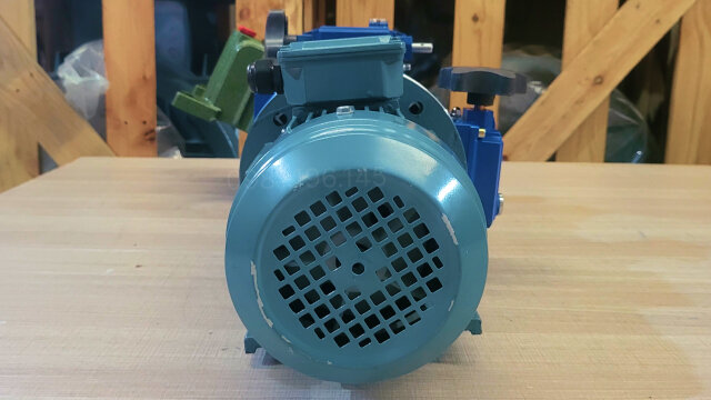Motor giảm tốc 3 cấp (2 UDL 0.8kW và 1 WPDX 70)