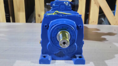 Motor giảm tốc 2 cấp UDL 2.2kW - R67