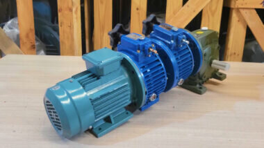 Motor giảm tốc 3 cấp (2 UDL 0.37kW và 1 WPDS 60)