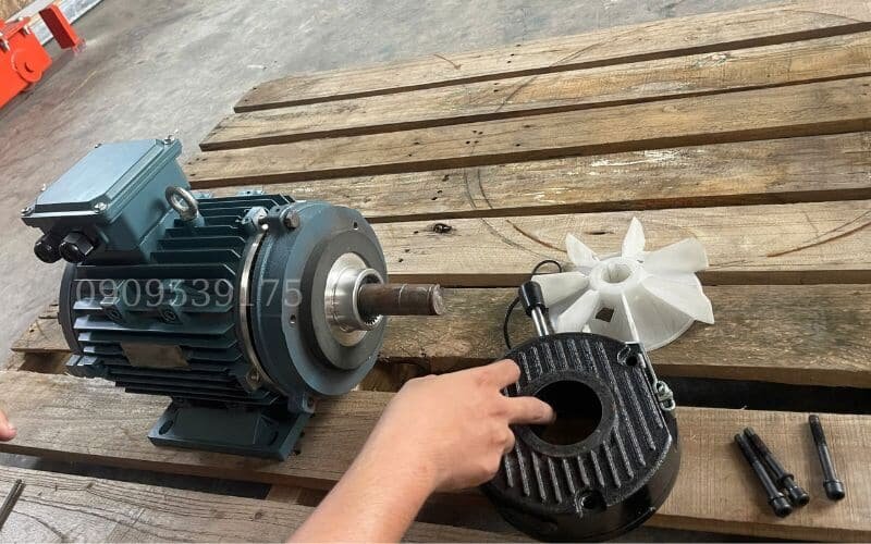 Nguyên lý hoạt động của thắng từ motor