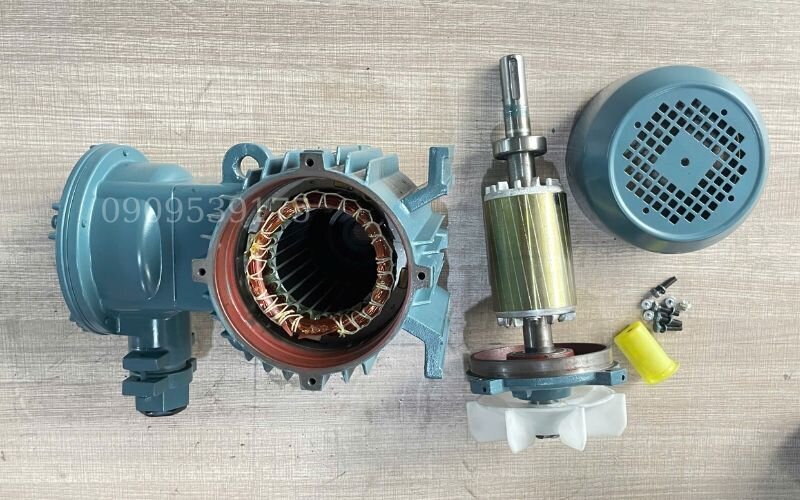 Các bộ phận sau khi tháo động cơ phòng nổ