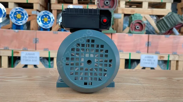 Động cơ điện 1 pha 3.7kW 5Hp góc nhìn phía sau quạt làm mát