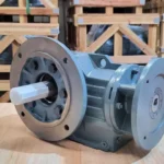 Góc nghiêng phía trước Hộp giảm tốc tải nặng trục vuông góc K 15kW 20Hp