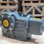 Hộp giảm tốc tải nặng trục vuông góc S 4kW 5.5Hp góc 3/4 mặt trước