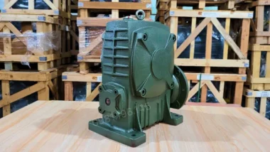 Góc phải của hộp giảm tốc trục vít WPDA 200