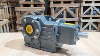 Góc nghiêng phía trước Hộp giảm tốc tải nặng trục vuông góc S 30kW 40Hp
