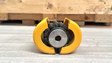 Góc mở bên trong Khớp nối xích KC8022 cho thấy bộ xích và bánh xích bên trong