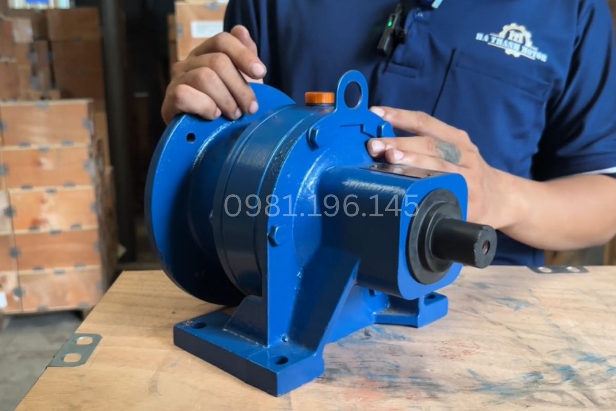 Kiểm tra an toàn trước khi xử lý hộp giảm tốc bị kẹt