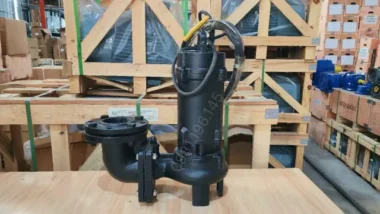 Góc nhìn mặt bên Máy bơm chìm 4kW 5.5Hp