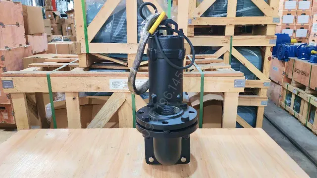 Góc nhìn mặt sau Máy bơm chìm 4kW 5.5Hp