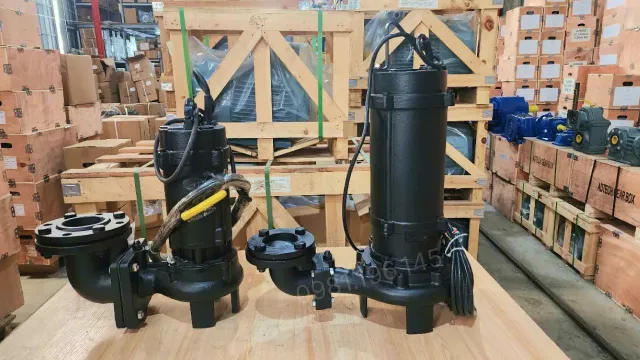 Góc nhìn đáy chân đế Máy bơm chìm 4kW 5.5Hp