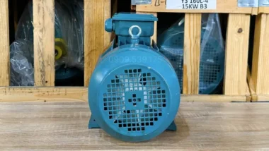 Góc nhìn mặt sau Máy bơm dầu thủy lực 2.2kW 3Hp thể hiện rõ quạt làm mát