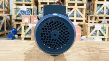 Góc nhìn mặt sau Máy bơm nước 1 pha 0.37kW 0.5Hp