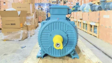 Góc nhìn mặt trước Motor biến tần 3 pha 132kW 180Hp cho thấy rõ trục motor và mặt bích
