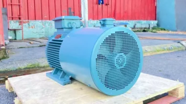 Góc nhìn mặt sau Motor biến tần 3 pha 45kW 60Hp thể hiện rõ quạt làm mát